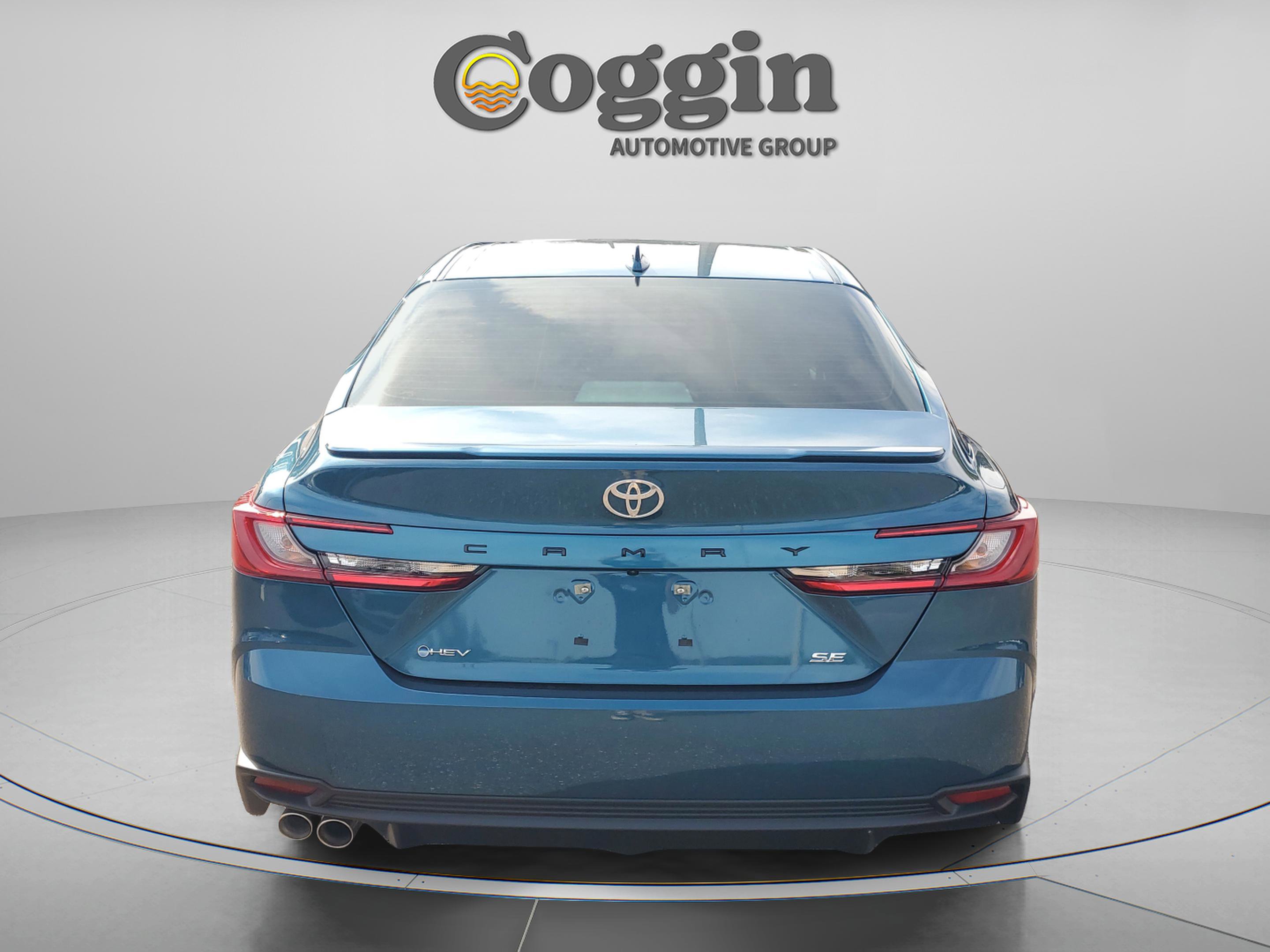 Used 2025 Toyota Camry SE image 4