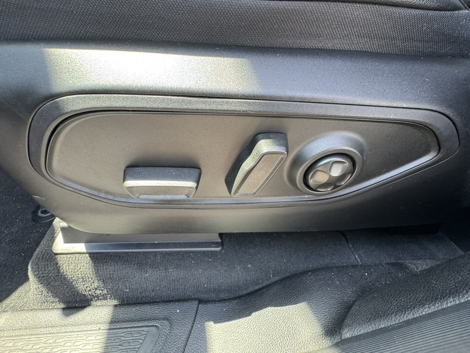 Used 2024 Jeep Grand Cherokee L Limited RWD image 10