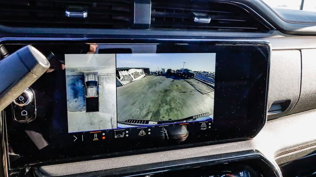 Used 2025 GMC Sierra 2500 AT4 image 28