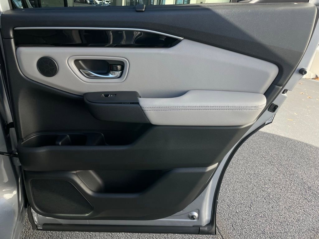 Used 2025 Honda Pilot EX-L image 32