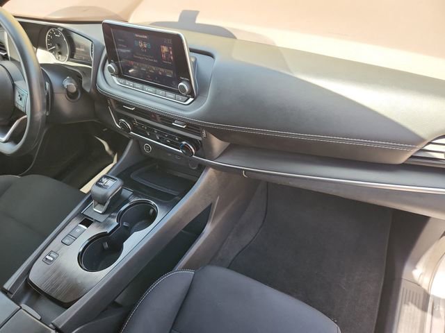 Used 2023 Nissan Rogue S image 27