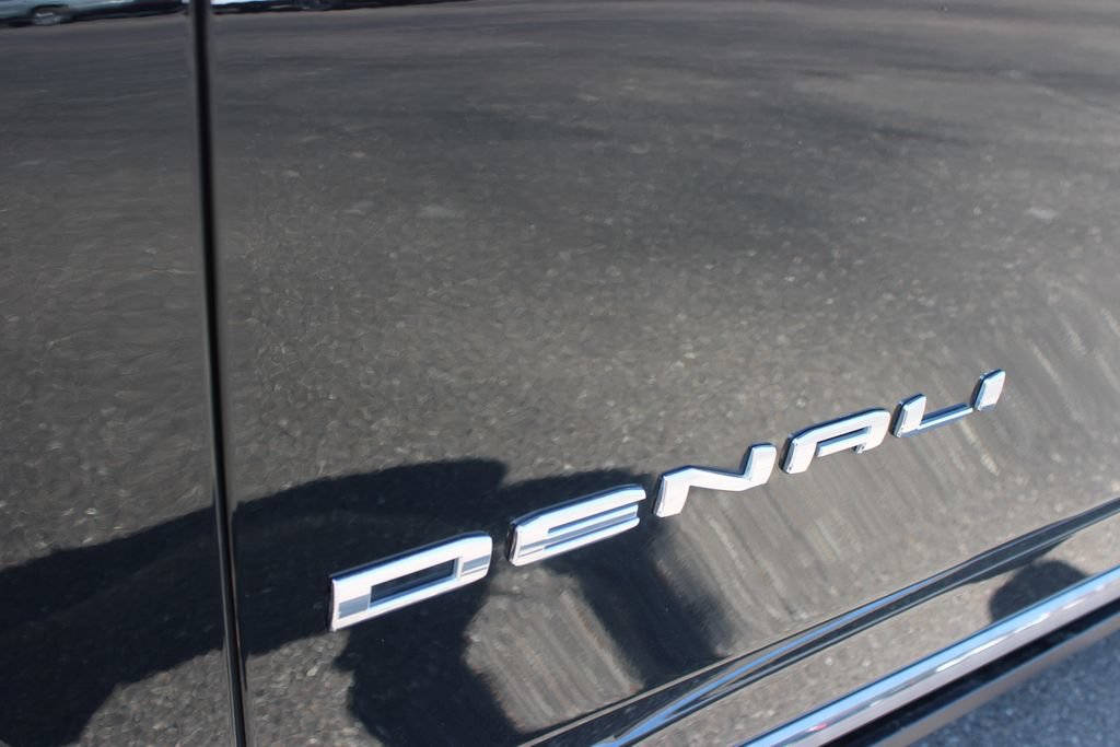Used 2023 GMC Yukon Denali Ultimate w/ LPO, Floor Liner Package AWD/4WD image 21
