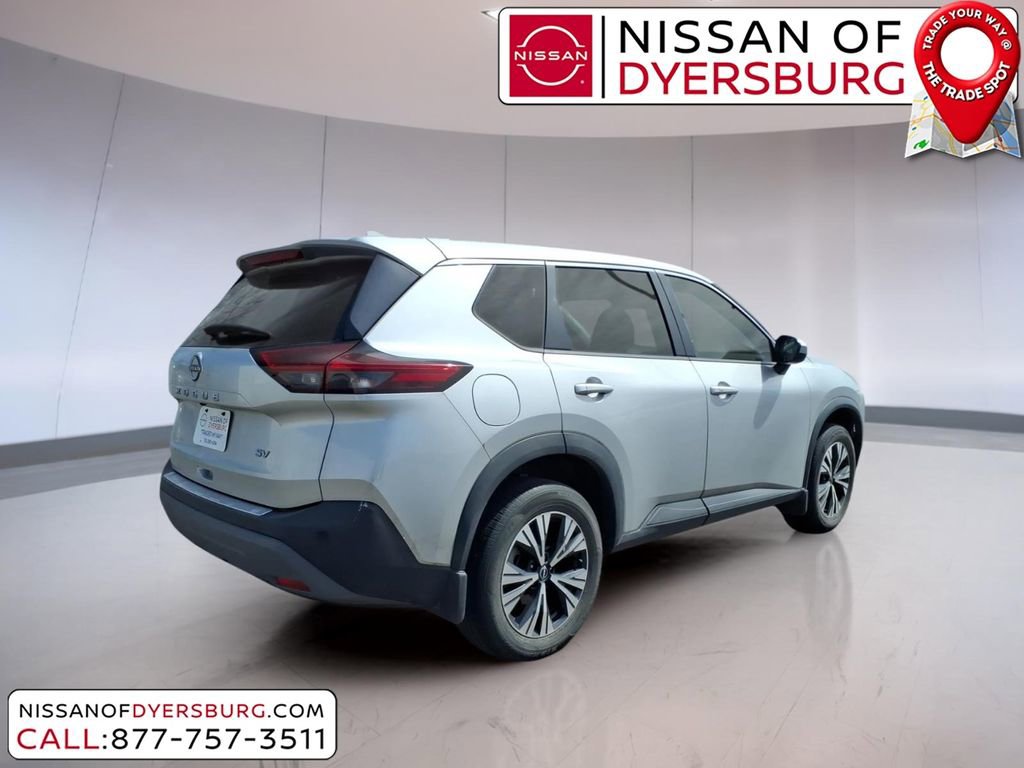 Used 2023 Nissan Rogue SV image 3