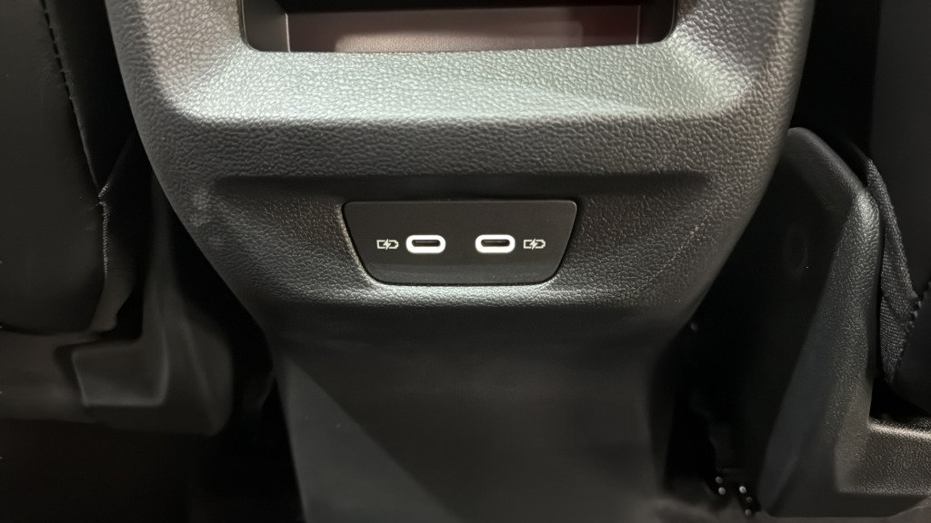 Certified 2025 Volkswagen Tiguan SE R-Line AWD/4WD image 32
