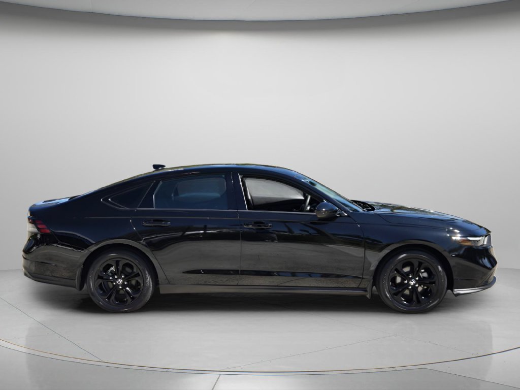Certified 2025 Honda Accord SE image 3