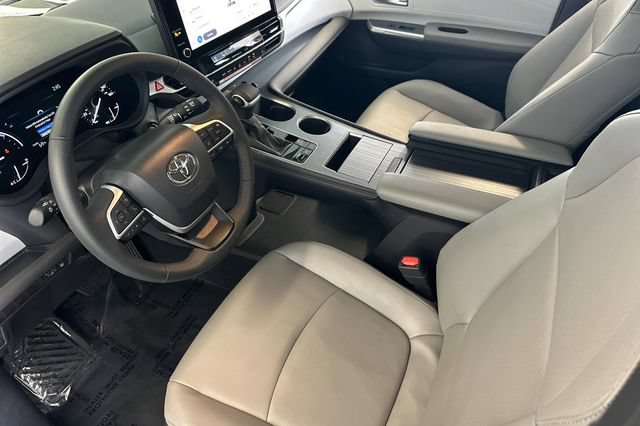Certified 2026 Toyota Sienna XLE FWD image 12