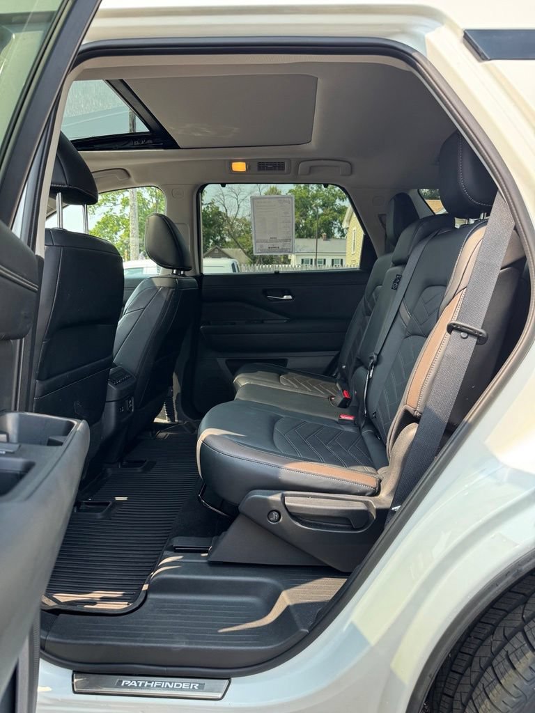 Used 2023 Nissan Pathfinder Platinum w/ Lighting Package (N93) AWD/4WD image 13