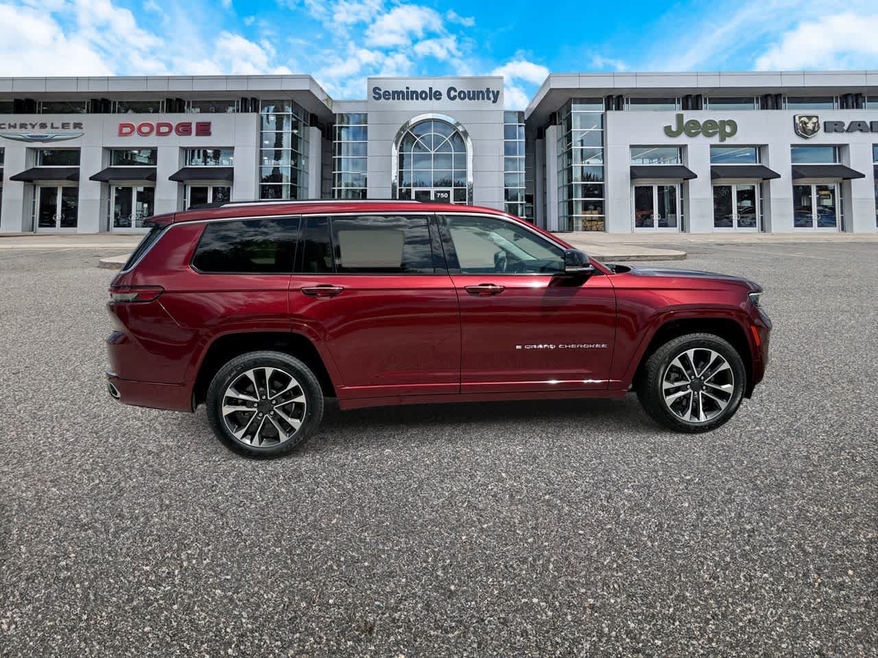 Certified 2022 Jeep Grand Cherokee L Overland RWD image 9
