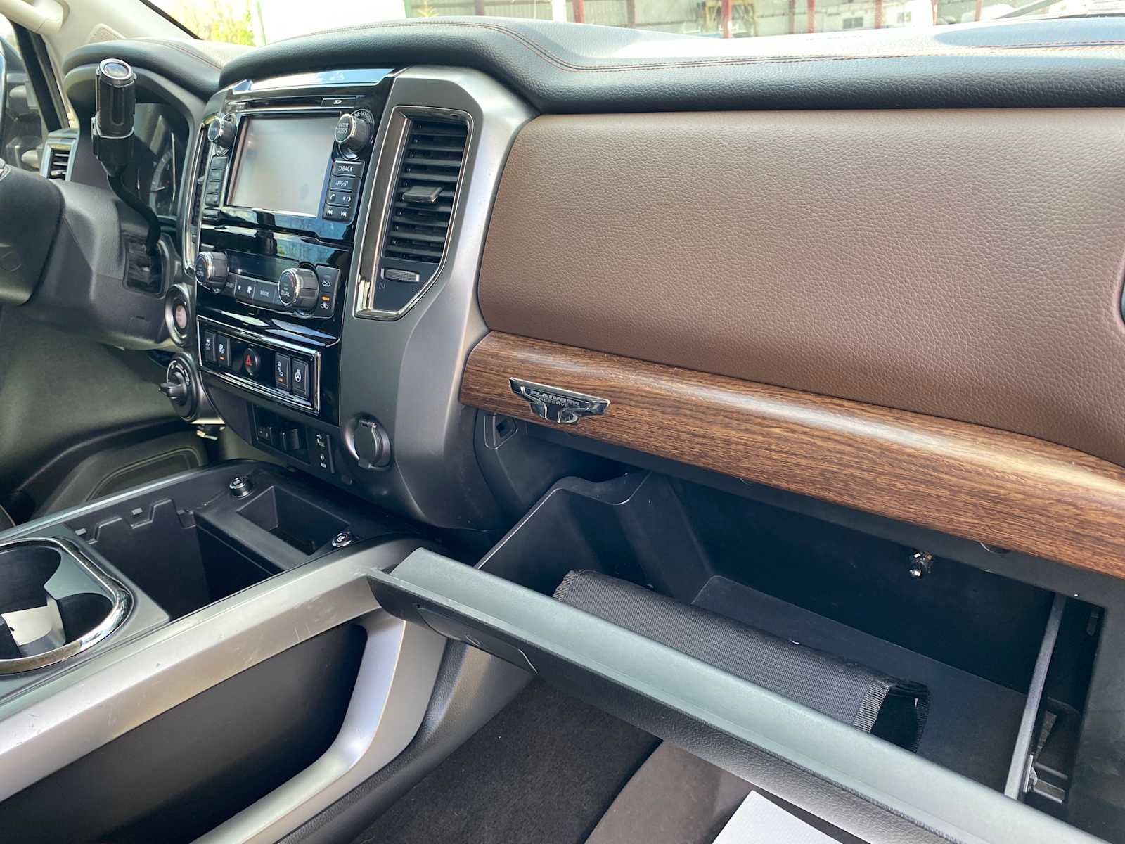 Used 2018 Nissan Titan Platinum Reserve w/ Platinum Utility Package AWD/4WD image 30