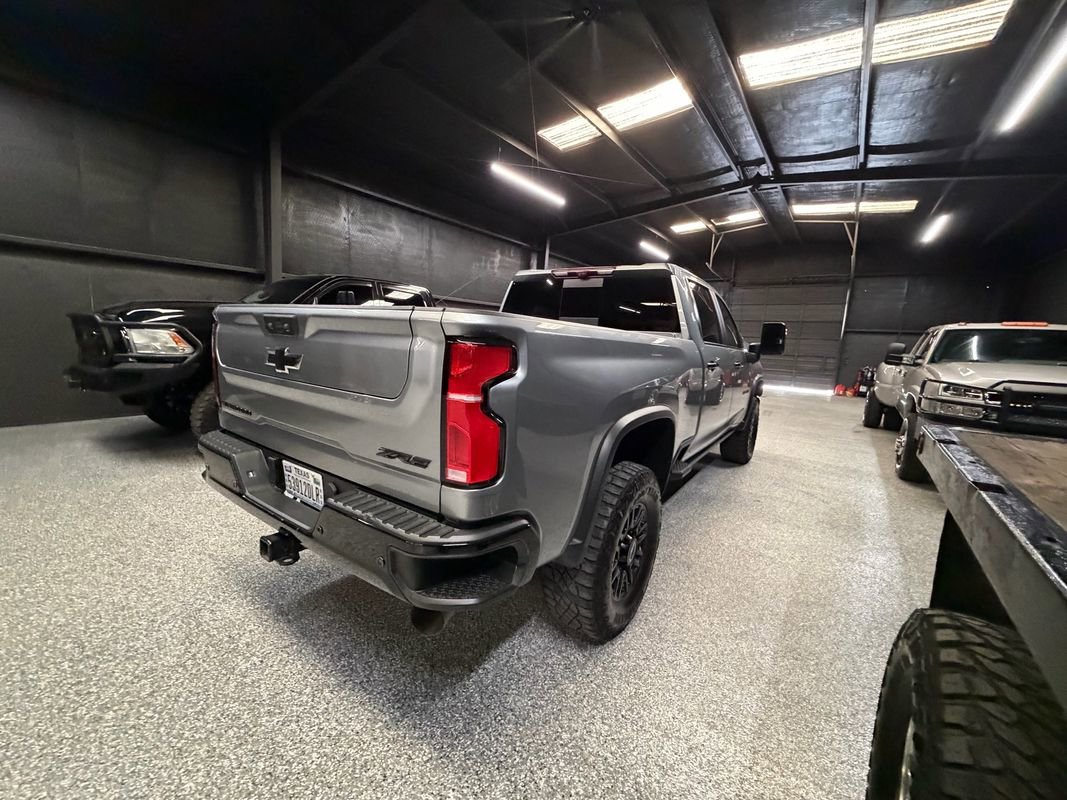 Used 2024 Chevrolet Silverado 2500 ZR2 w/ Technology Package AWD/4WD image 7