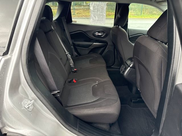 Used 2020 Jeep Cherokee Latitude image 14