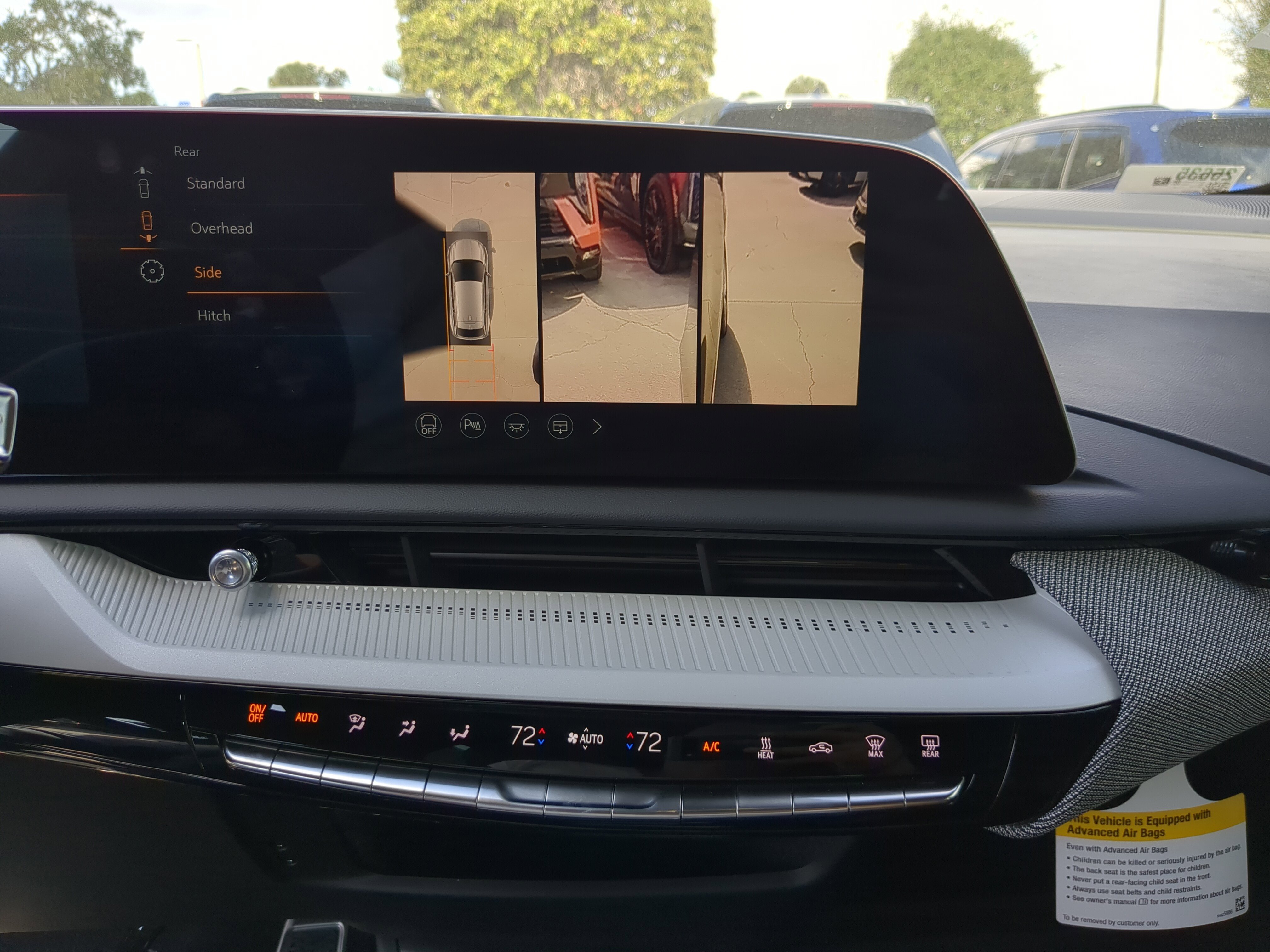 New 2025 Cadillac Optiq Luxury 2 image 23