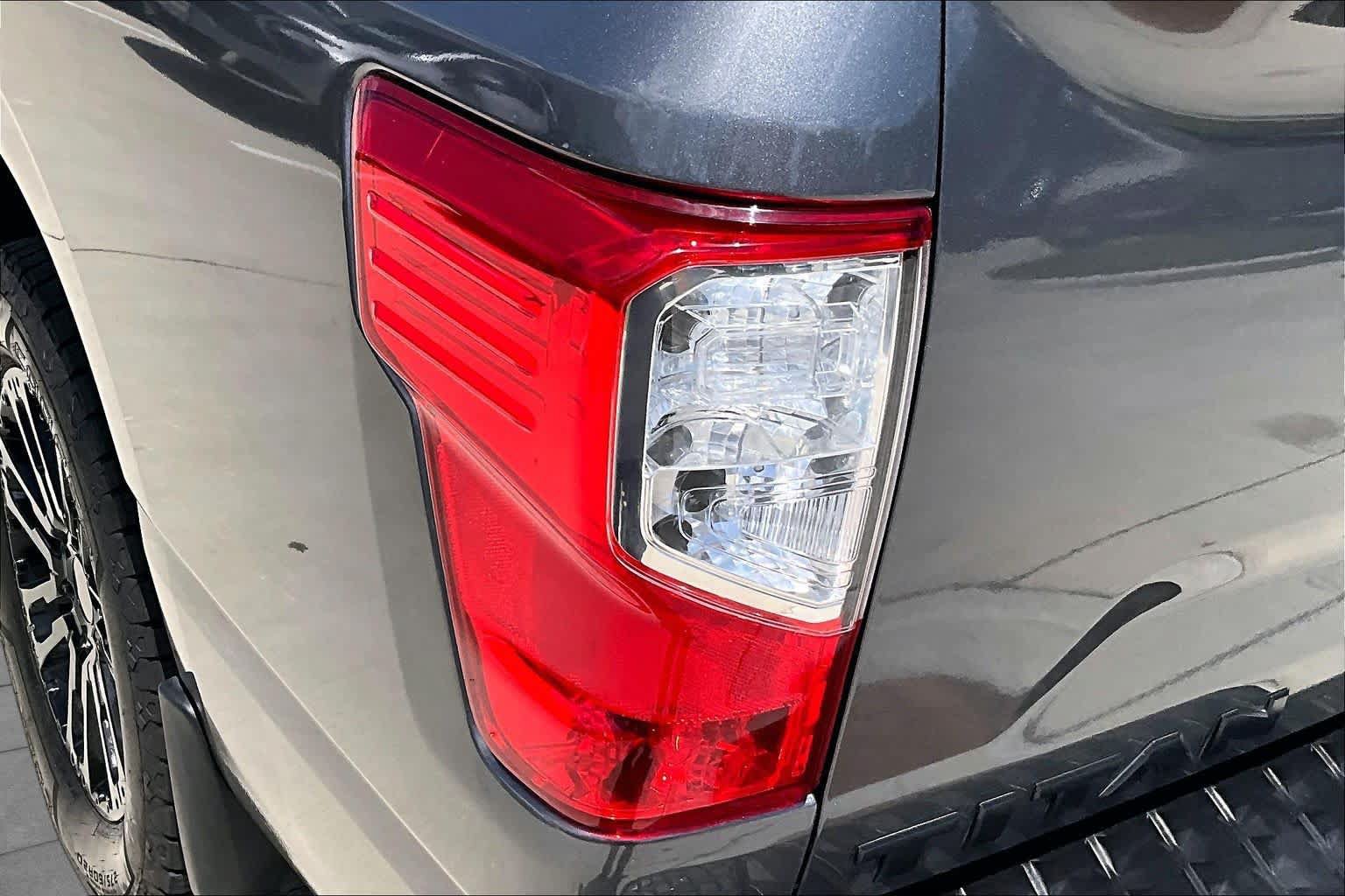 Used 2019 Nissan Titan SV w/ SV Convenience Package AWD/4WD image 27