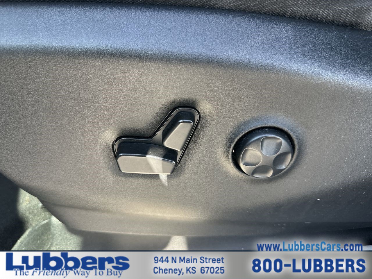 Used 2023 Chrysler Voyager LX FWD image 12