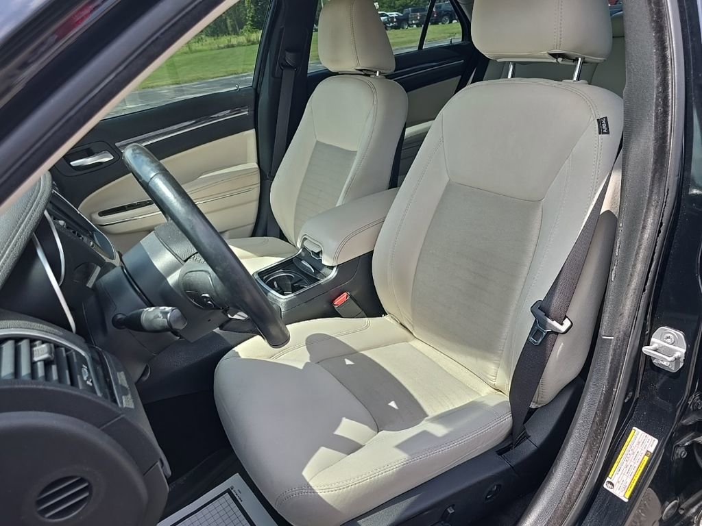 Used 2018 Chrysler 300 Touring w/ Sport Appearance Package image 15