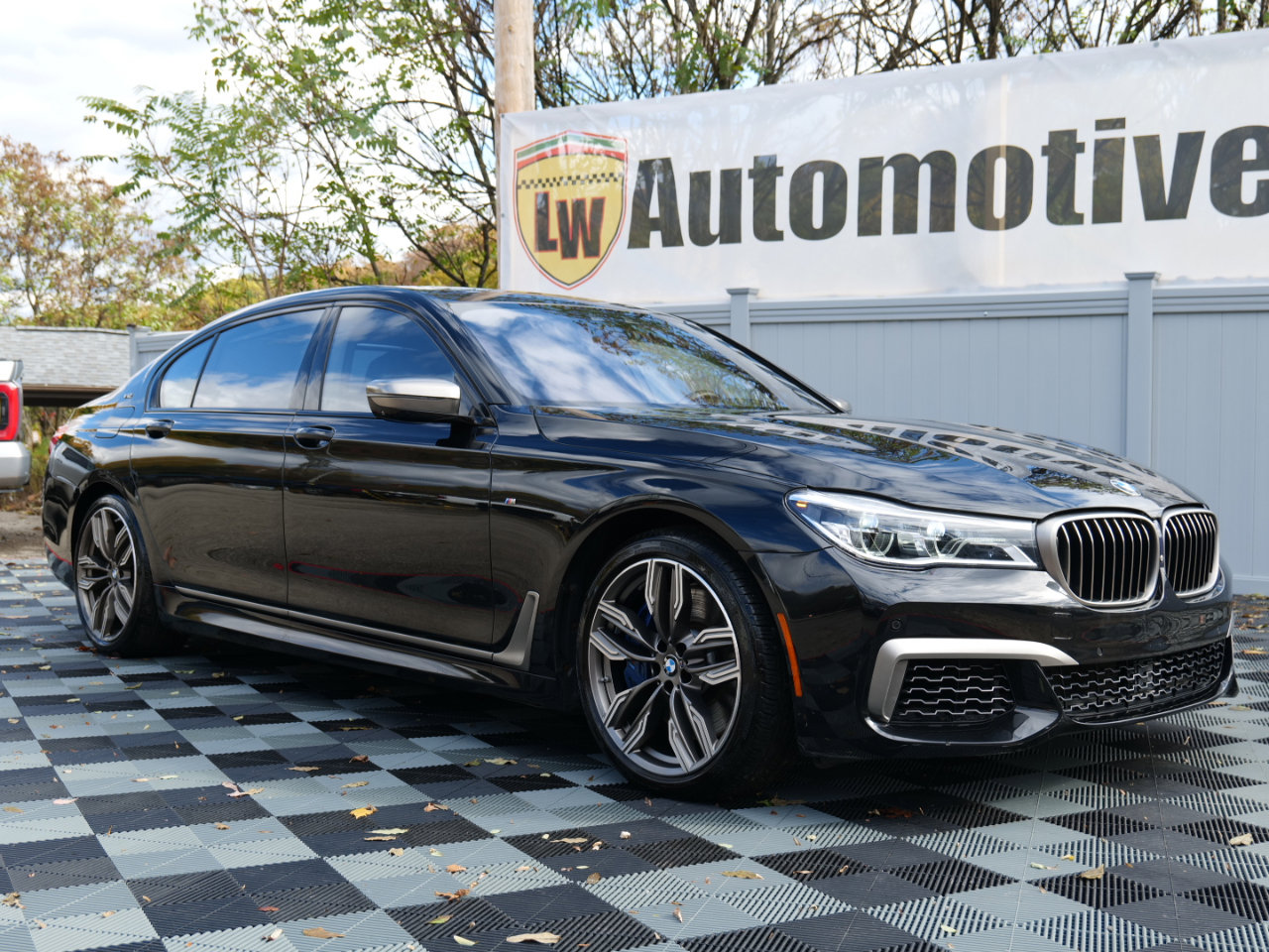 Used 2018 BMW M760i xDrive image 64
