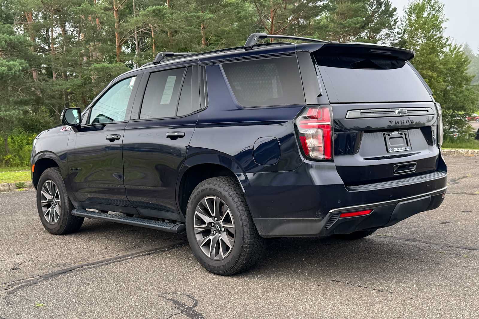 Used 2022 Chevrolet Tahoe Z71 w/ Luxury Package AWD/4WD image 5