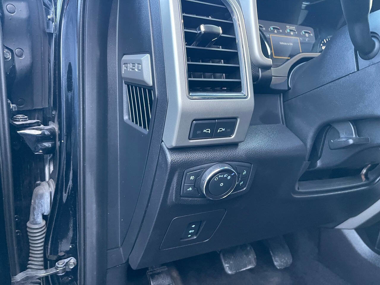 Used 2017 Ford F150 Lariat image 21