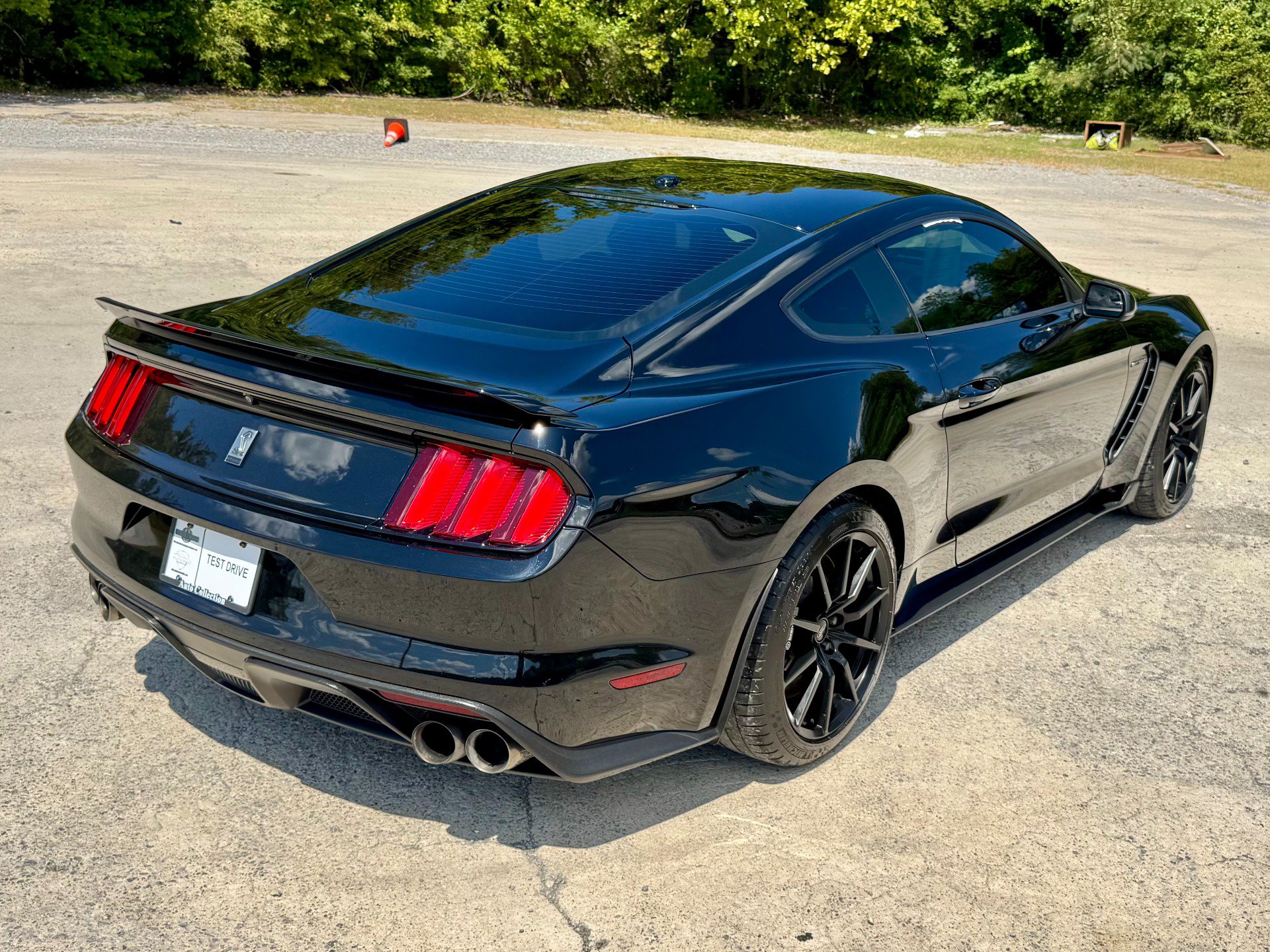 Used 2016 Ford Mustang Shelby GT350 w/ Technology Package RWD image 4