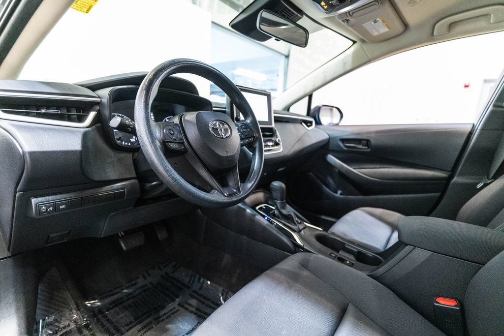 Used 2024 Toyota Corolla LE FWD image 4
