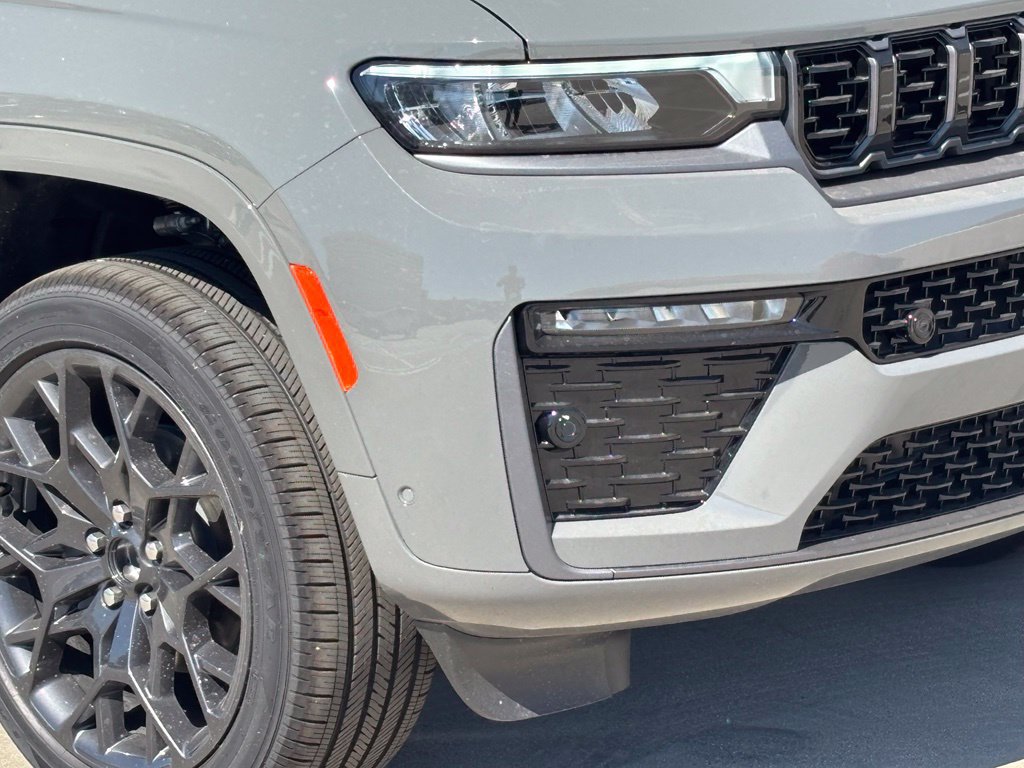 New 2027 Jeep Grand Cherokee Summit w/ Adv Protech Group IV AWD/4WD image 8