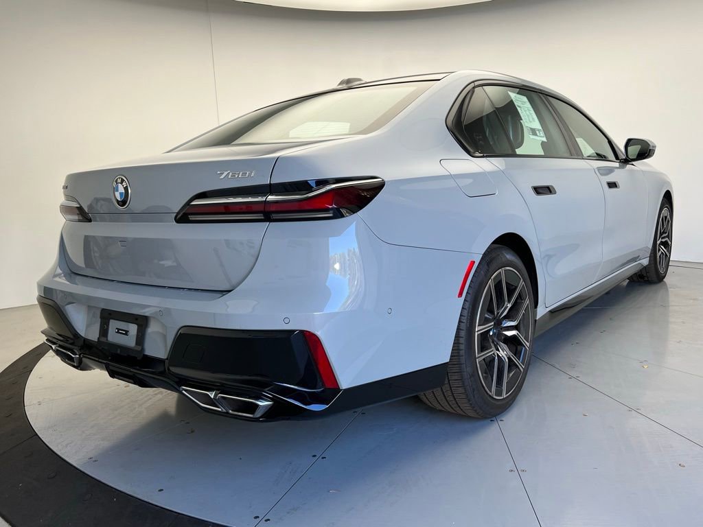 Certified 2024 BMW 760i xDrive w/ Premium Package 2 AWD/4WD image 3