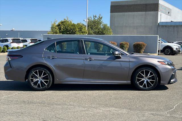 Certified 2022 Toyota Camry SE FWD image 6