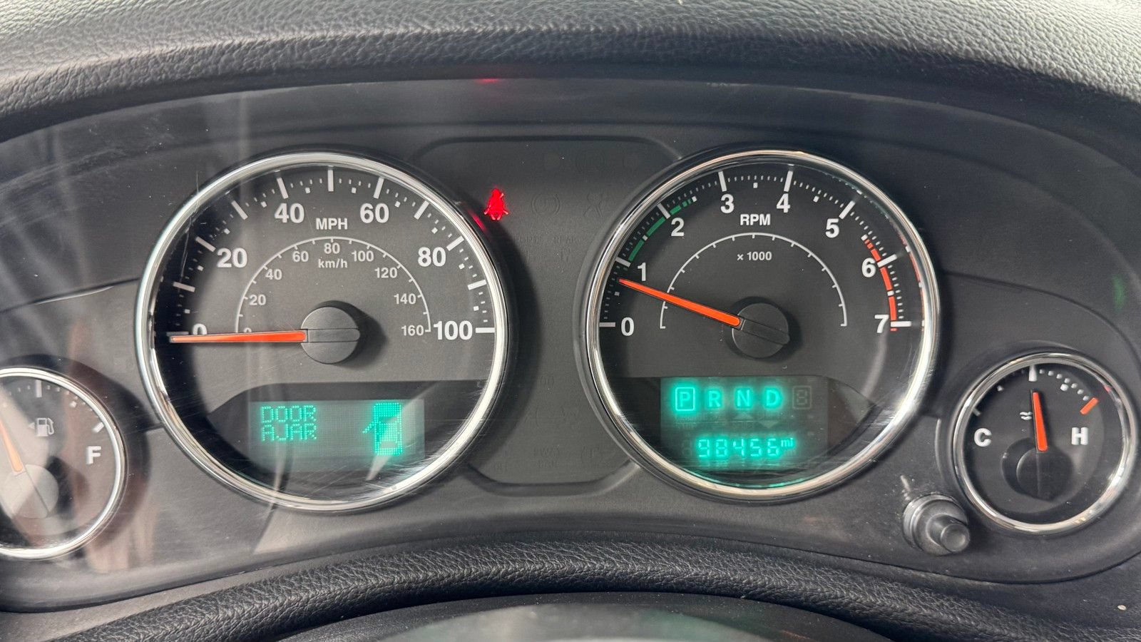 Used 2018 Jeep Wrangler Unlimited Sahara w/ Connectivity Group AWD/4WD image 17