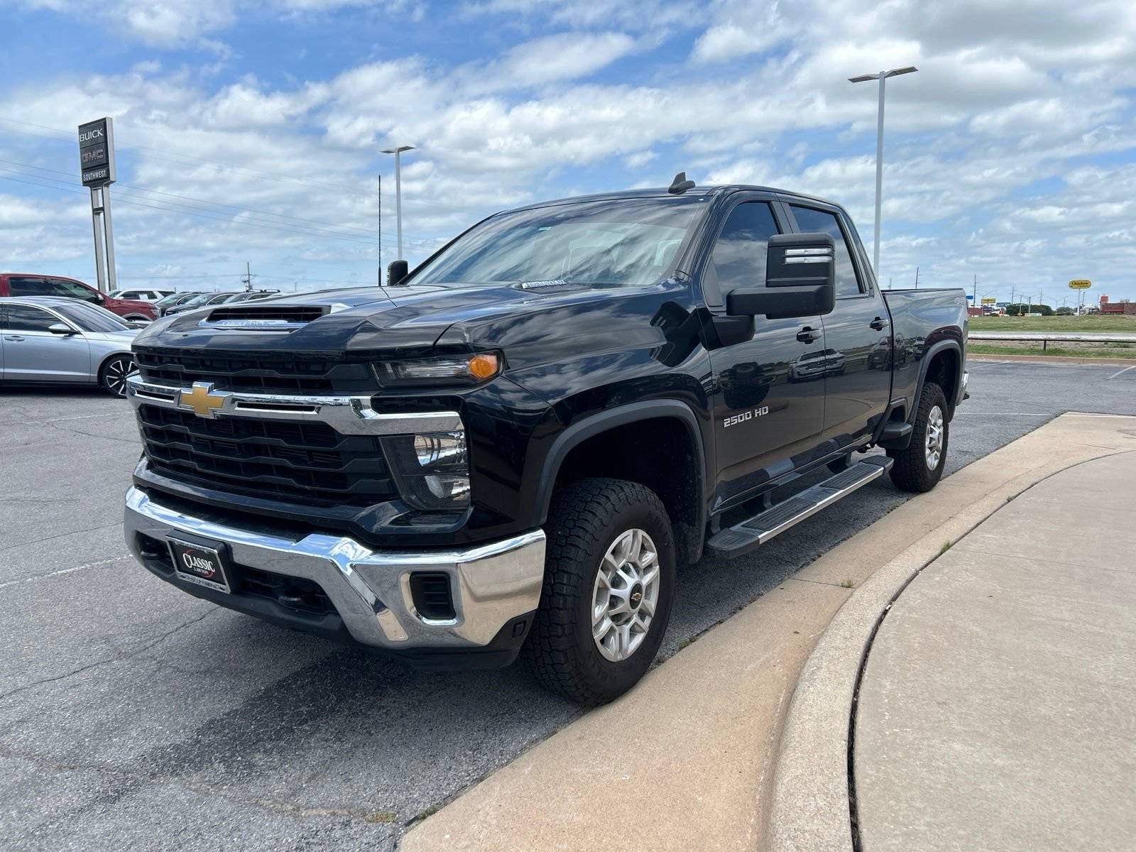 Used 2024 Chevrolet Silverado 2500 LT AWD/4WD image 1
