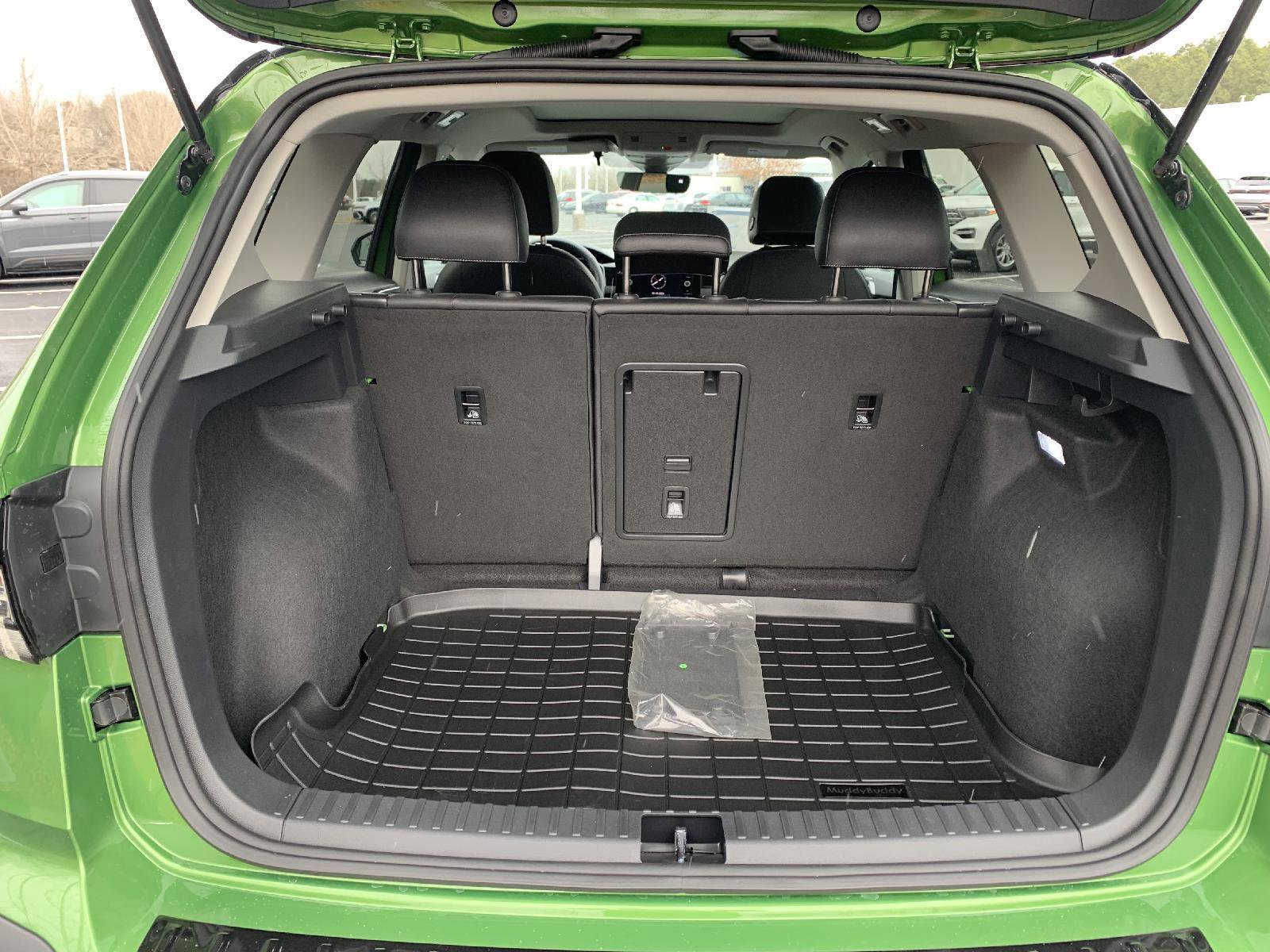 Used 2025 Volkswagen Taos SE w/ Taos Adventure Package (SXB) image 15