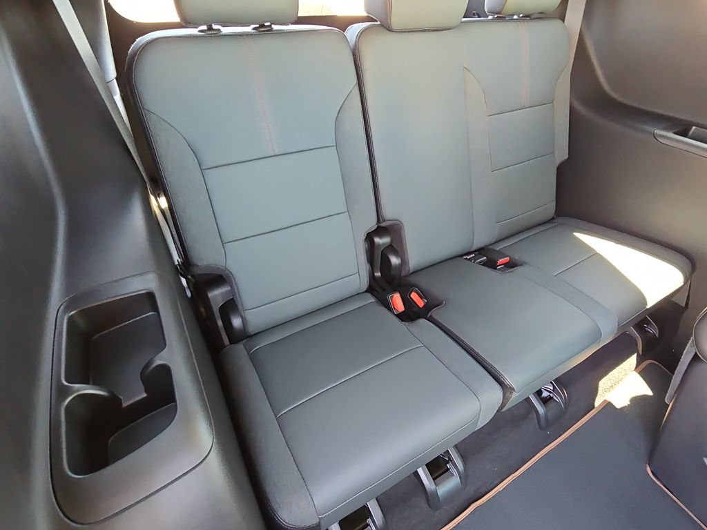 New 2026 GMC Acadia AT4 w/ Luxury Package AWD/4WD image 12