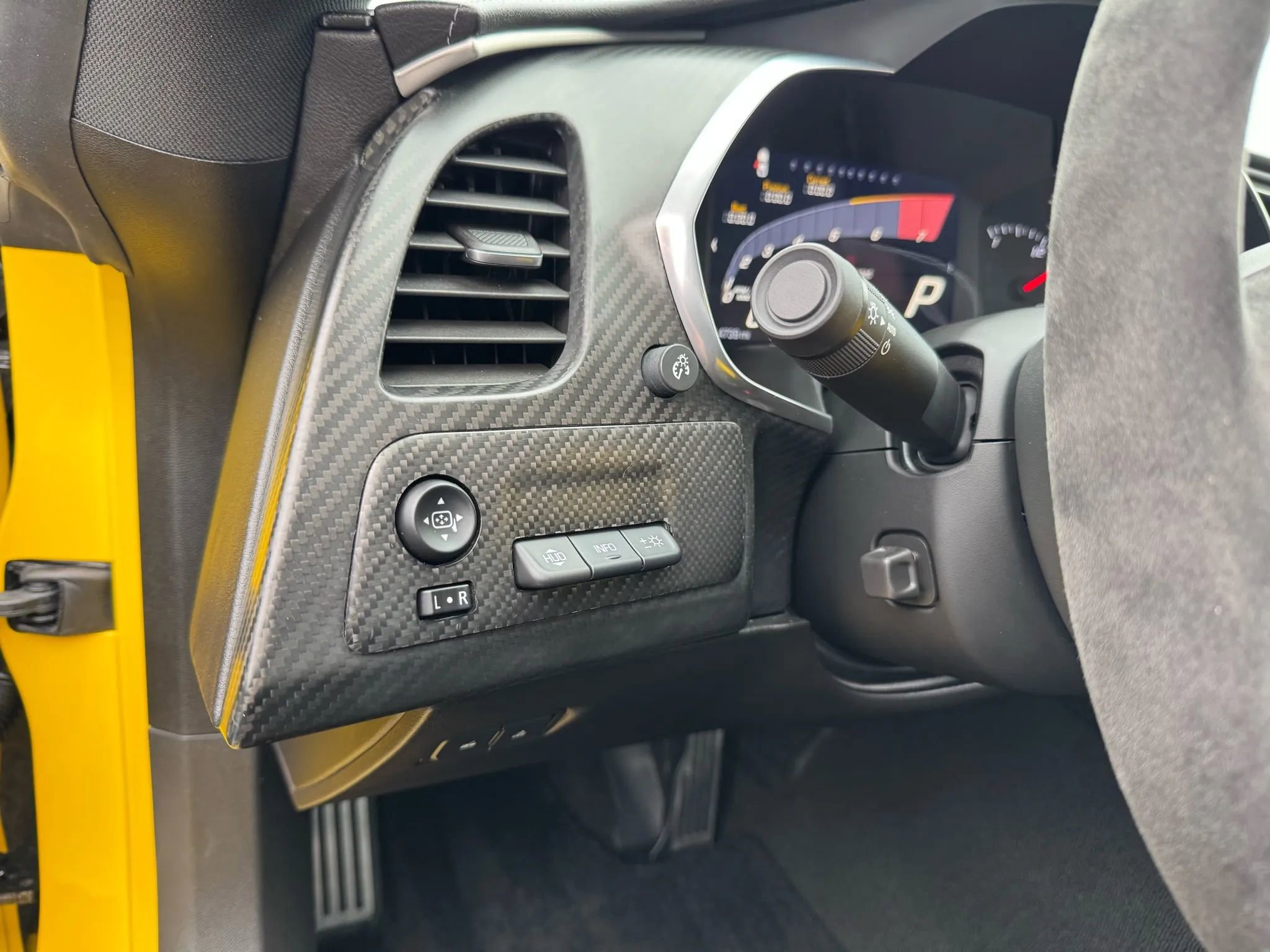 Used 2015 Chevrolet Corvette Z06 w/ Z07 Performance Package image 39