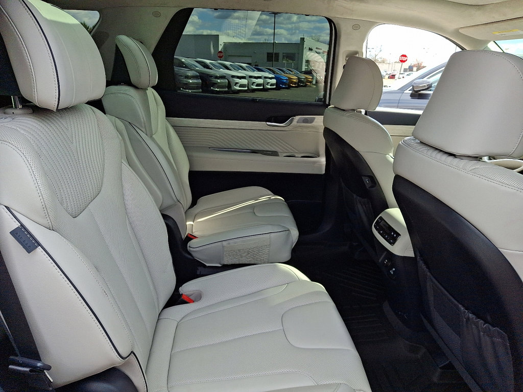 Used 2025 Hyundai Palisade Calligraphy image 15