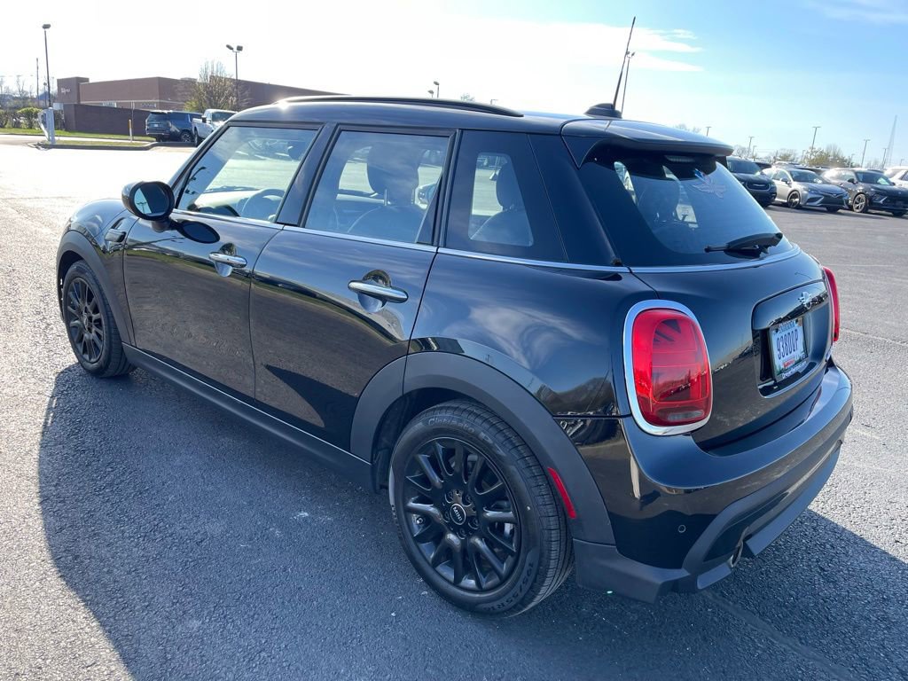 Used 2022 MINI Cooper 4-Door Hardtop image 4