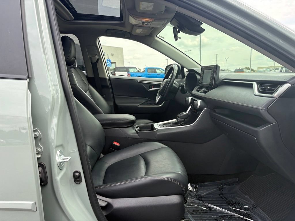 Used 2019 Toyota RAV4 XLE Premium AWD/4WD image 23