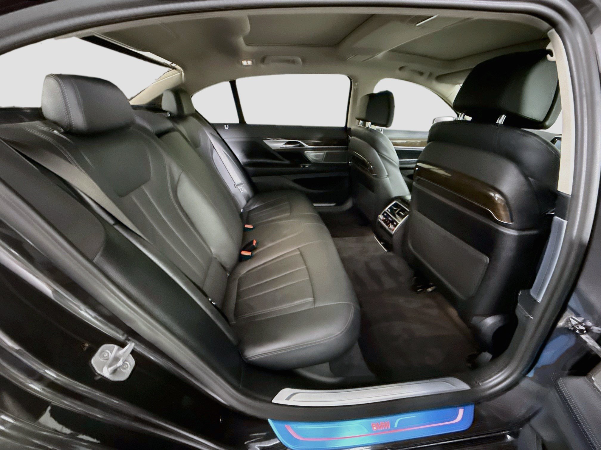 Used 2022 BMW 740i RWD image 27