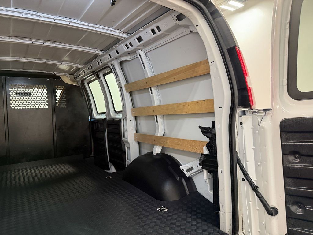Used 2024 GMC Savana 2500 w/ Driver Convenience Package image 81