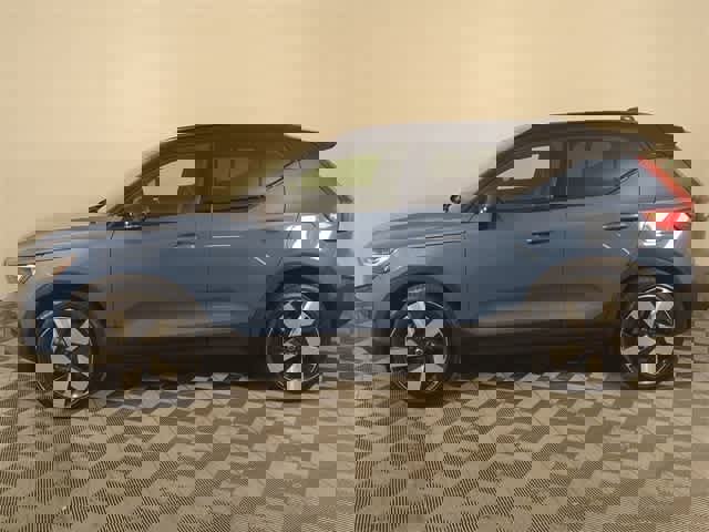 Used 2023 Volvo XC40 Recharge Ultimate w/ Protection Package Premier image 5