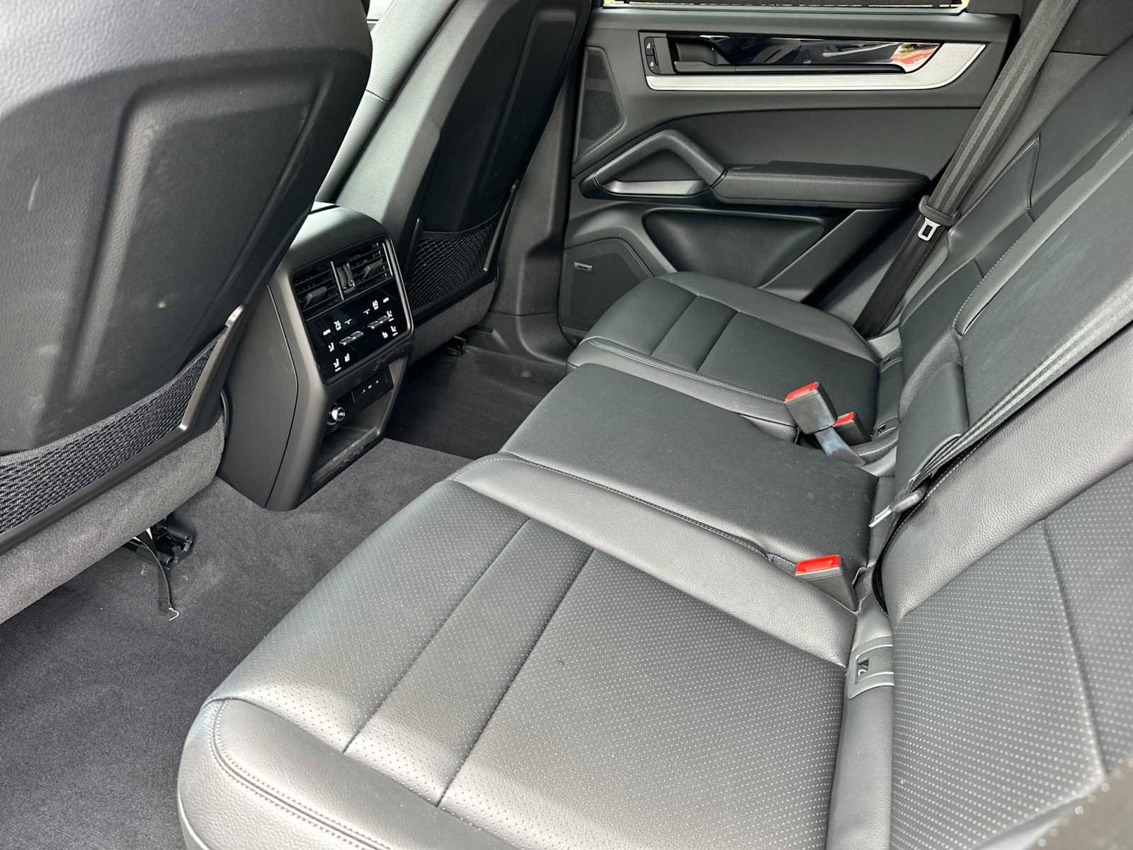 Certified 2025 Porsche Cayenne image 14