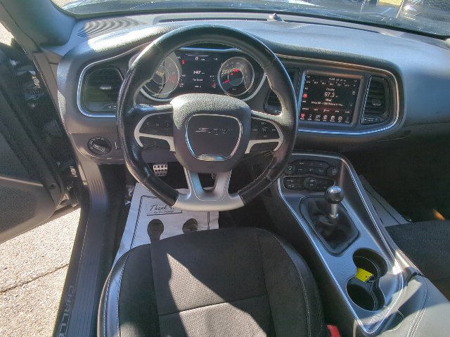 Used 2015 Dodge Challenger SRT RWD image 16