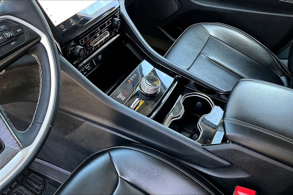 Used 2023 Jeep Grand Cherokee L Limited AWD/4WD image 18