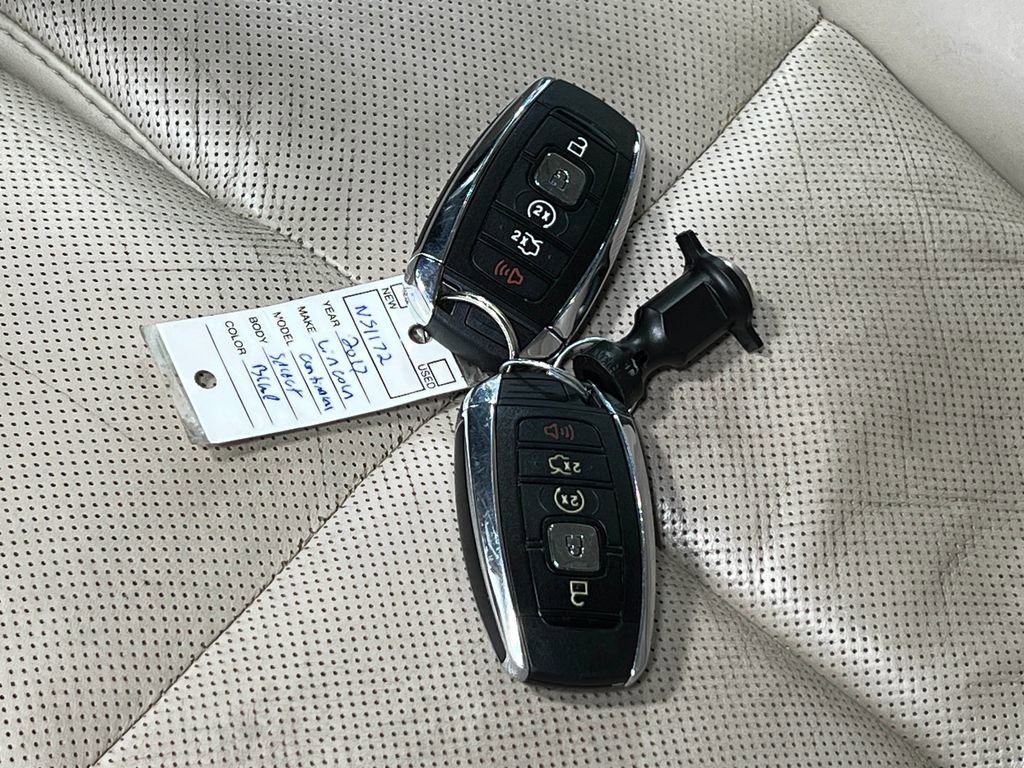 Used 2017 Lincoln Continental Select w/ Climate Package image 38