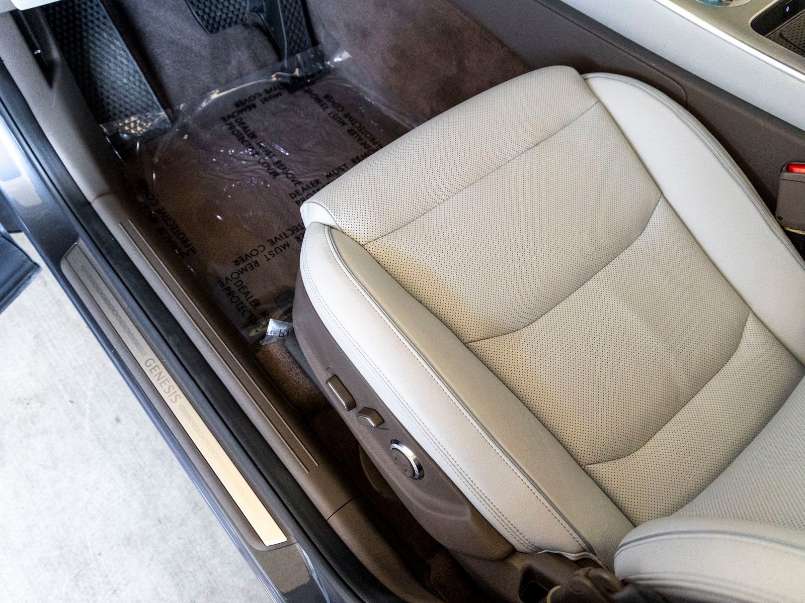 Used 2026 Genesis GV70 2.5T Advanced image 14