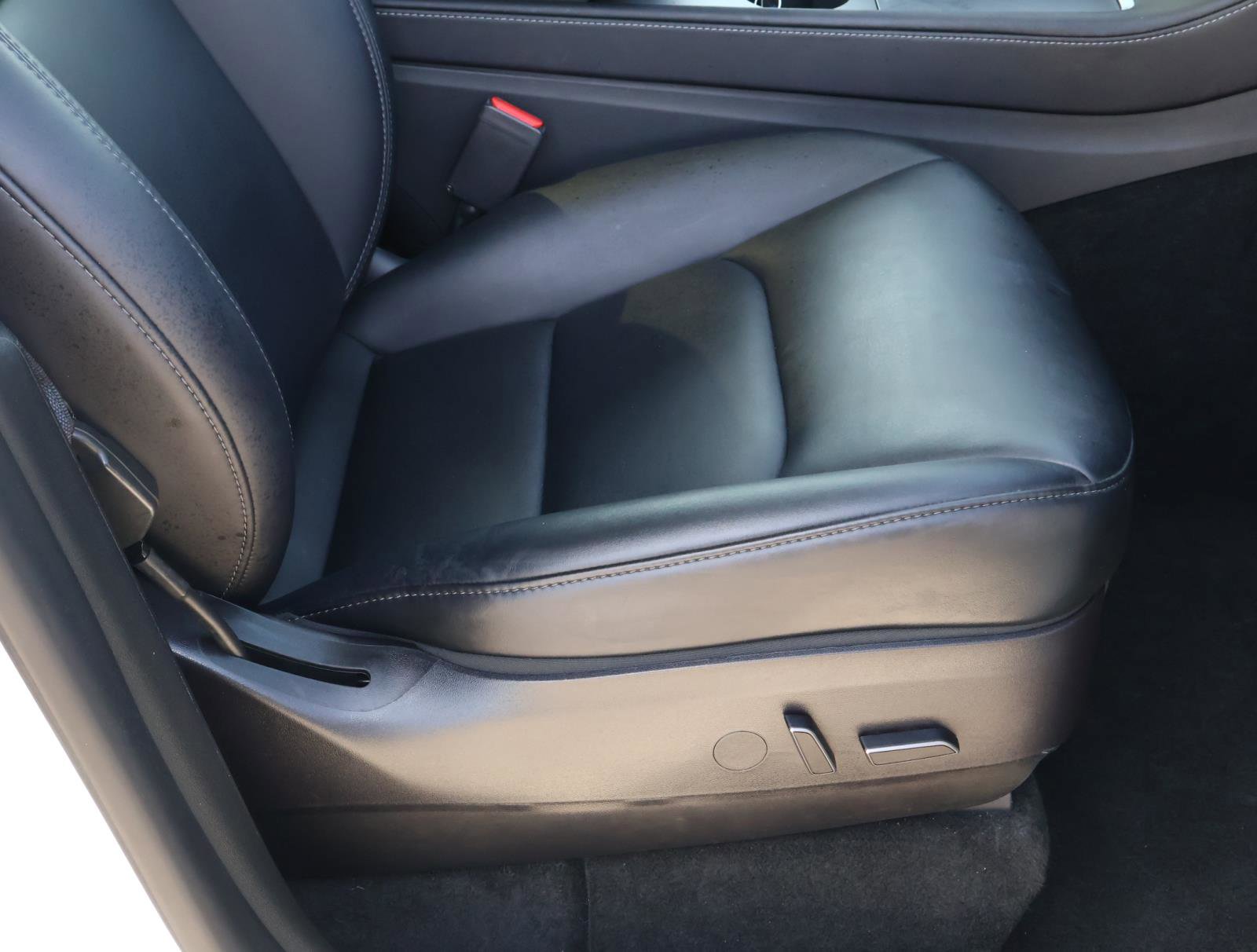 Used 2022 Tesla Model Y Performance AWD/4WD image 17