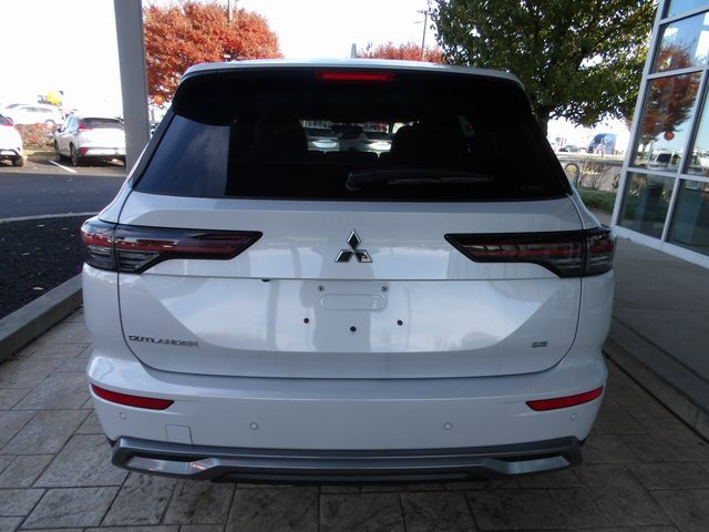 New 2025 Mitsubishi Outlander SE image 6