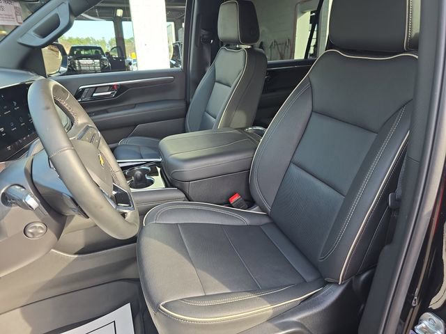 Used 2025 Chevrolet Suburban Premier image 15