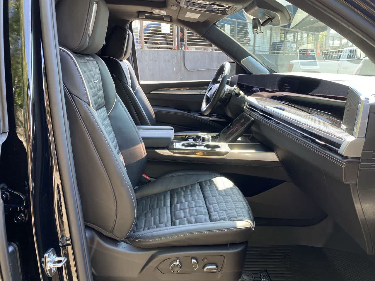 Used 2026 Cadillac Escalade V w/ LPO, ONYX Package AWD/4WD image 18