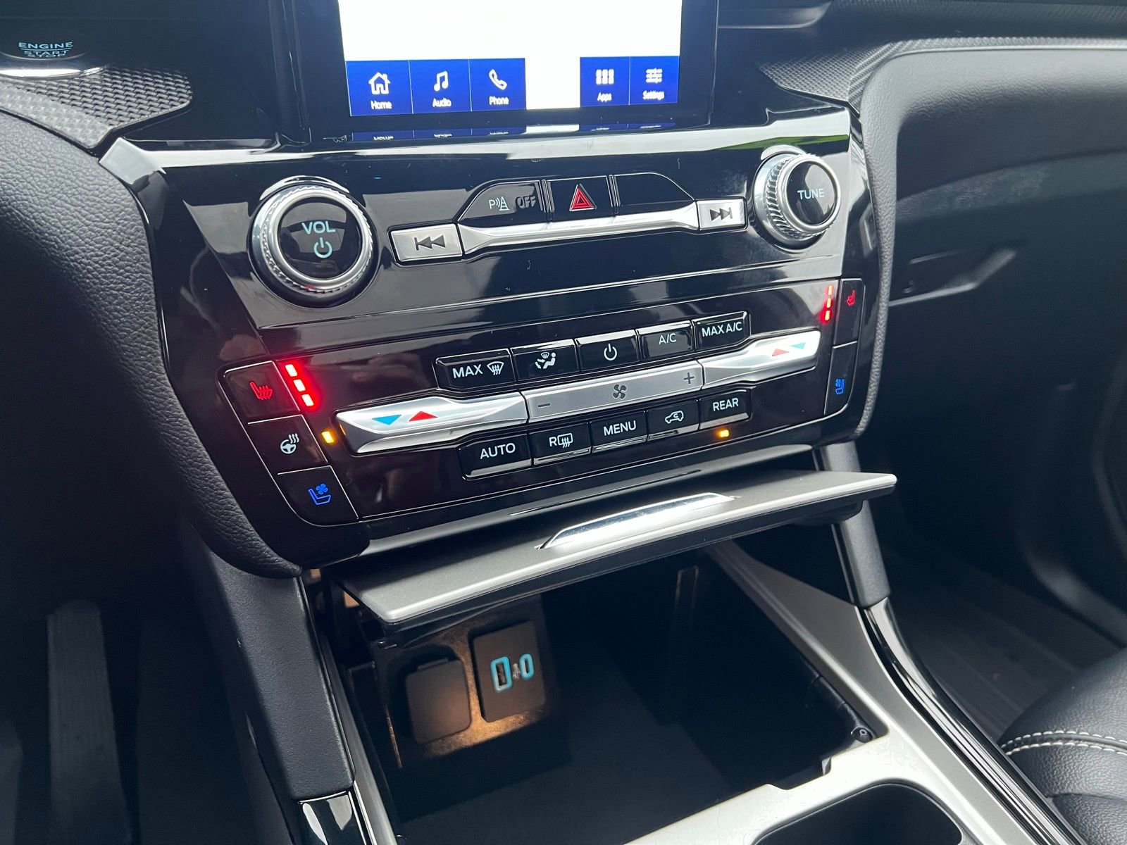 Used 2024 Ford Explorer ST w/ Technology Package image 14