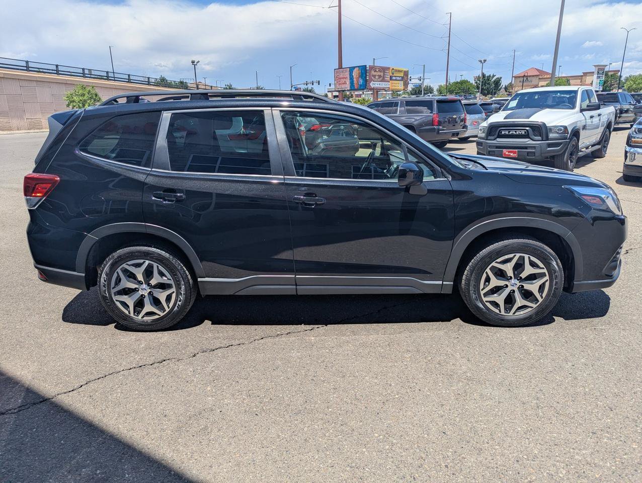 Used 2023 Subaru Forester Premium AWD/4WD image 6