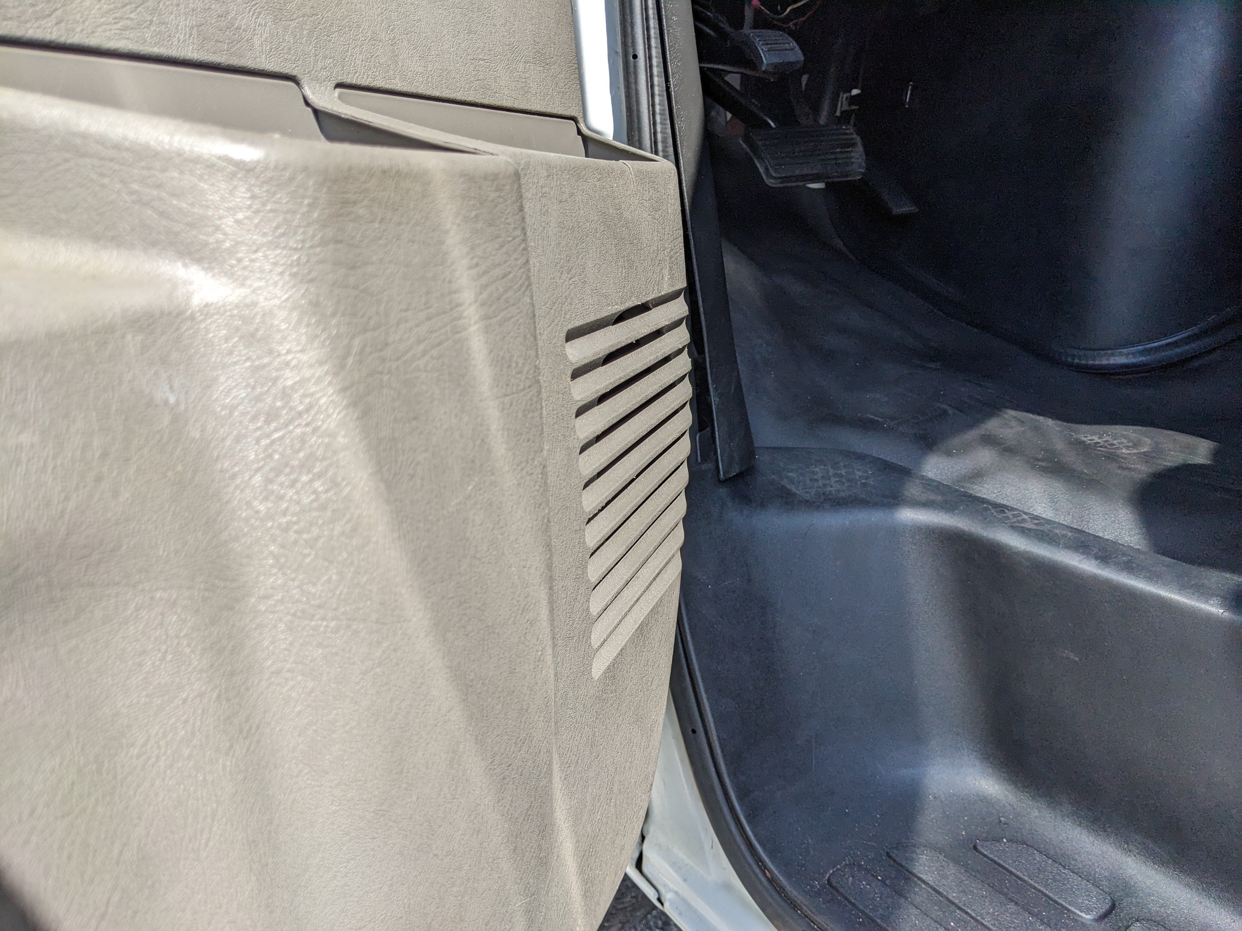 Used 2019 Chevrolet Express 2500 RWD image 23